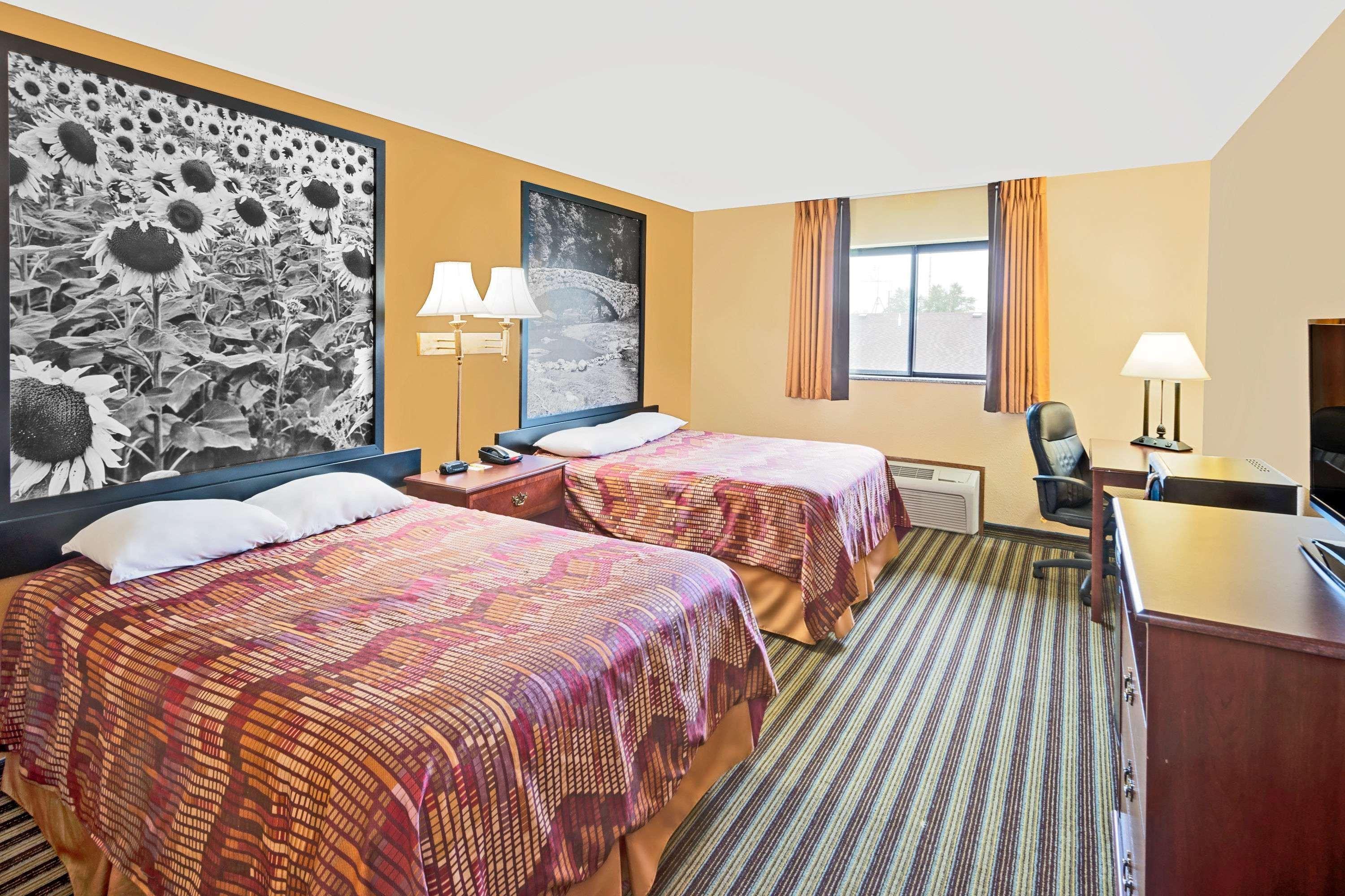 Super 8 By Wyndham Iowa Falls מראה חיצוני תמונה