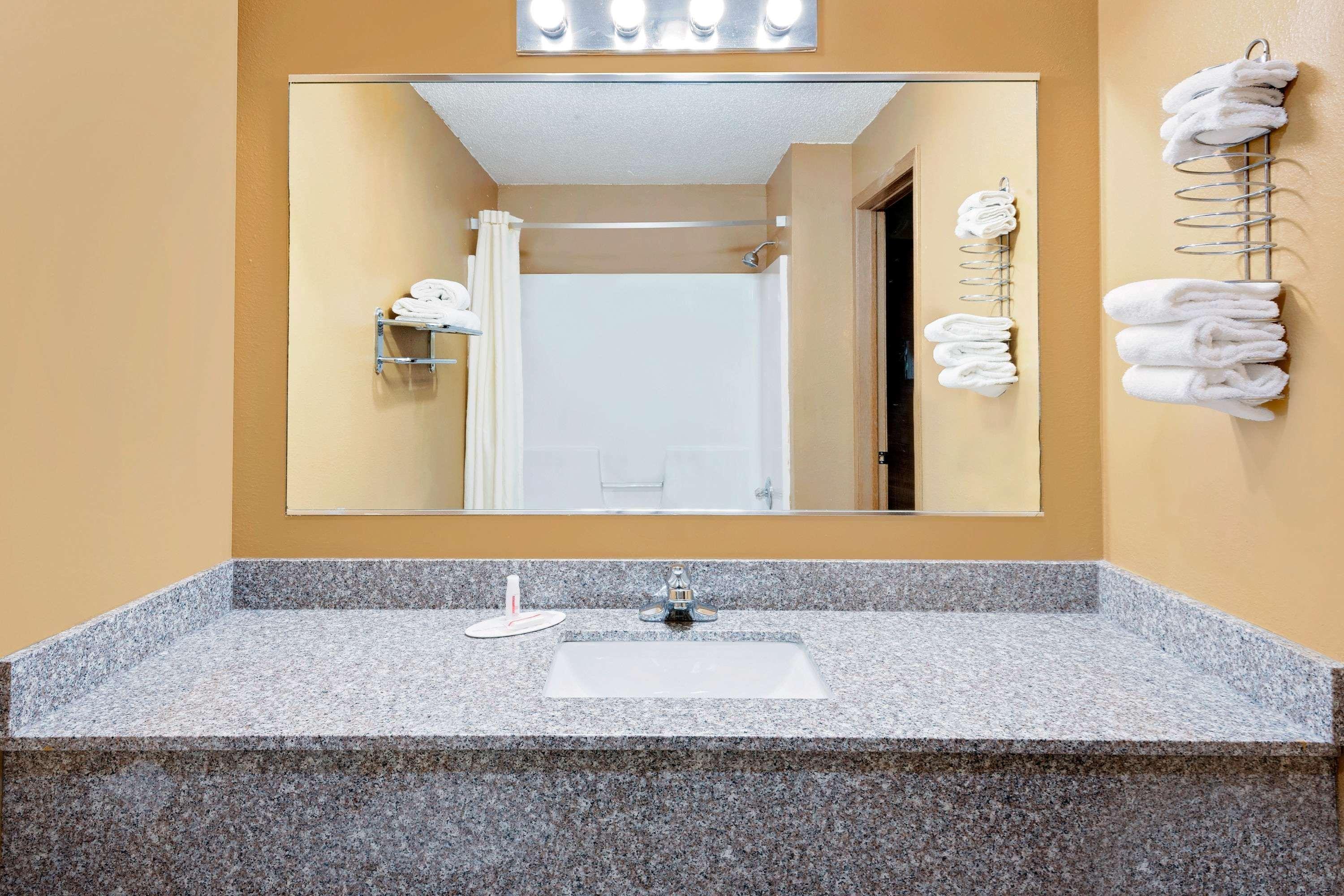 Super 8 By Wyndham Iowa Falls מראה חיצוני תמונה