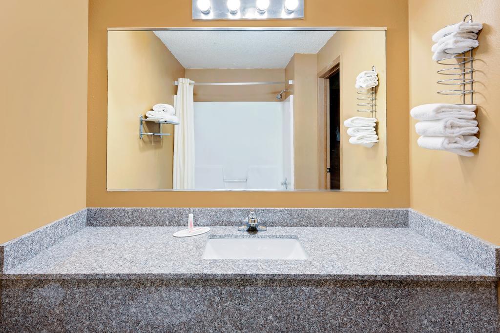 Super 8 By Wyndham Iowa Falls מראה חיצוני תמונה