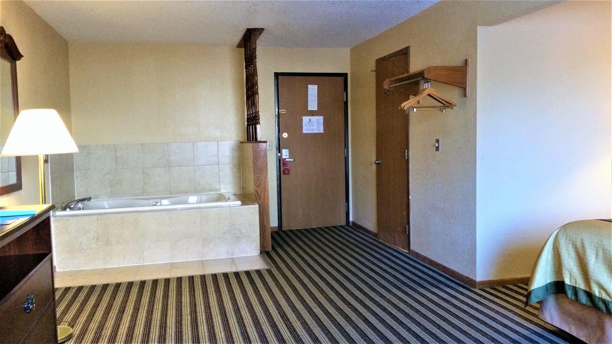 Super 8 By Wyndham Iowa Falls מראה חיצוני תמונה